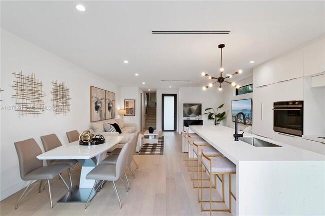 Building Photo - 255 NW 39th St
