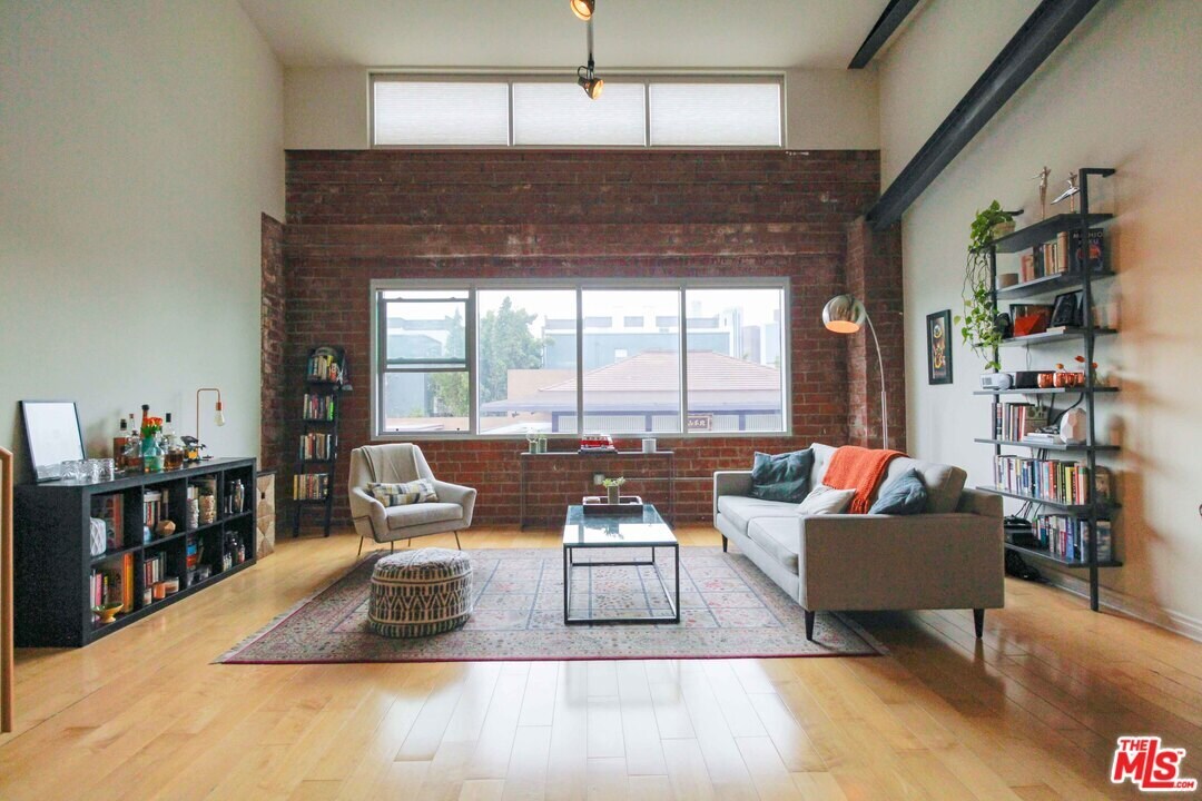 Living Room - 120 S Hewitt St
