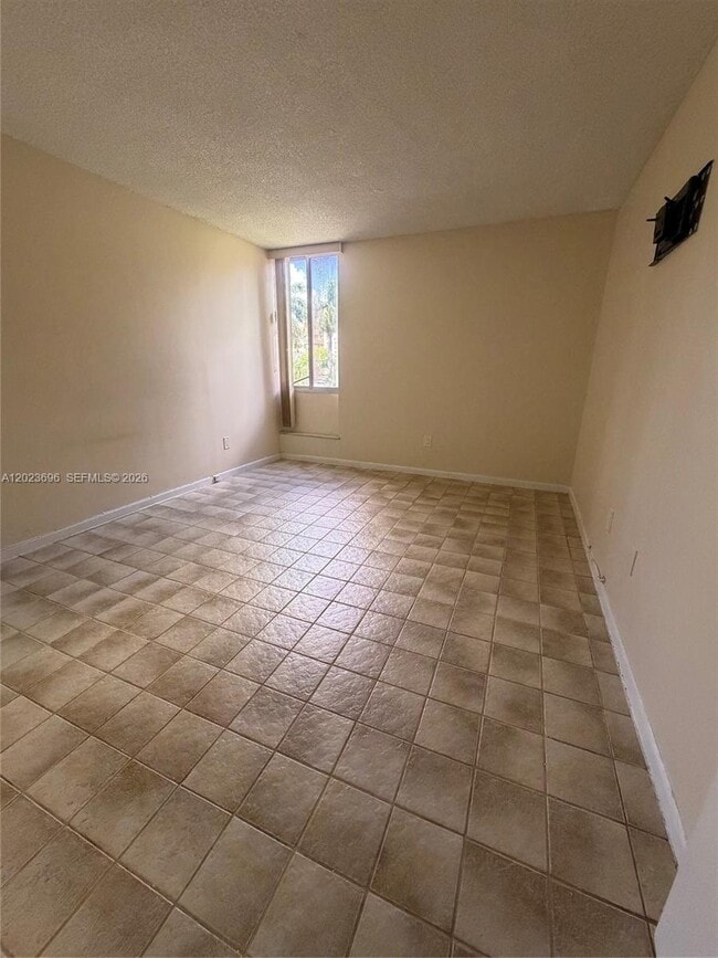 Building Photo - 9150 Fontainebleau Blvd