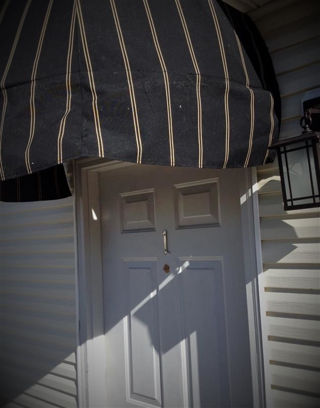 Primary Photo - 2 Br Townhouse / Covered Parking / Nice Unit