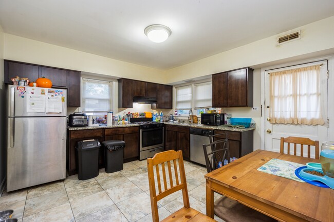 Building Photo - 4115 N Odell Ave