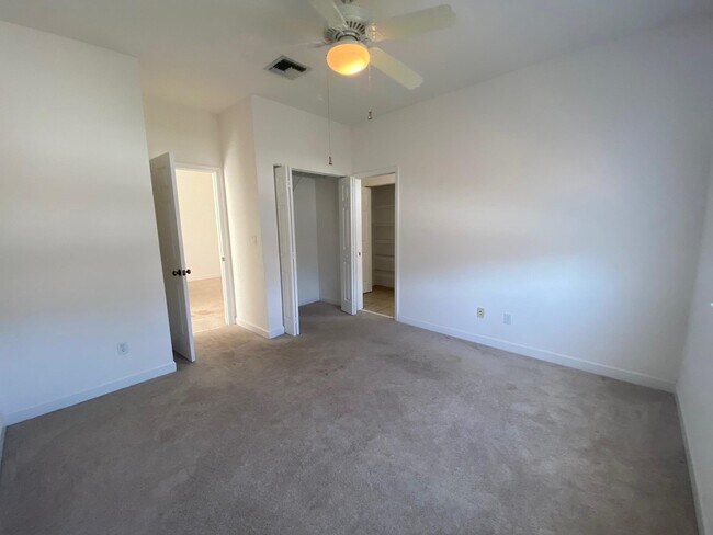 Foto del edificio - 3673 Longfellow Rd