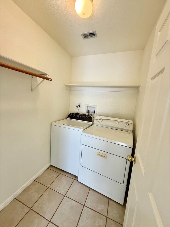 Foto del edificio - 827 Algoa-Friendswood Rd