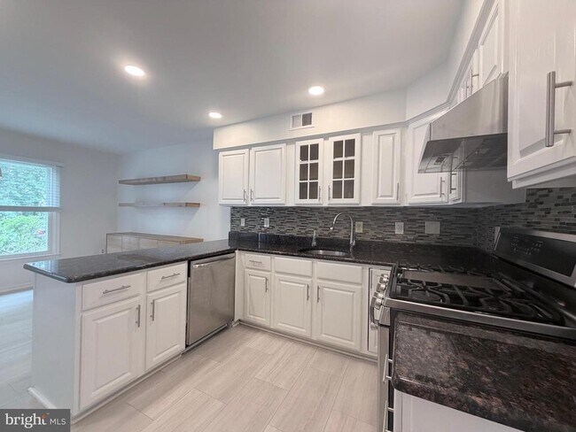 Building Photo - 7418 Crestberry Ln