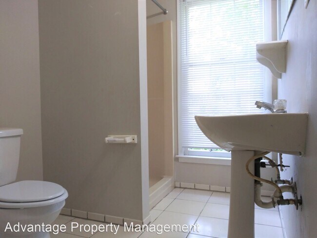 Building Photo - 3 br, 2 bath House - 935 Carridale St SW