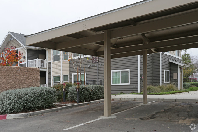 Weast Trail Apartaments - West Trail Apartments
