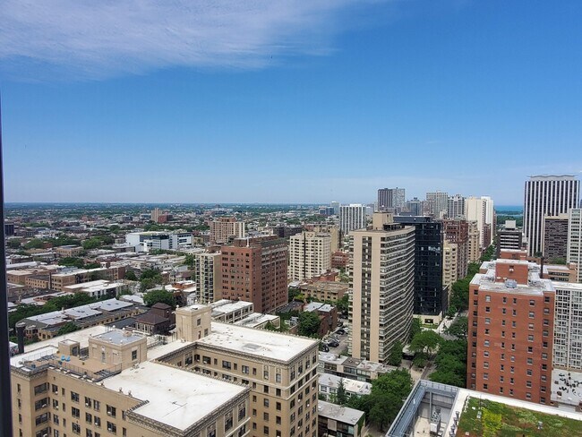 Building Photo - 340 W Diversey Pkwy