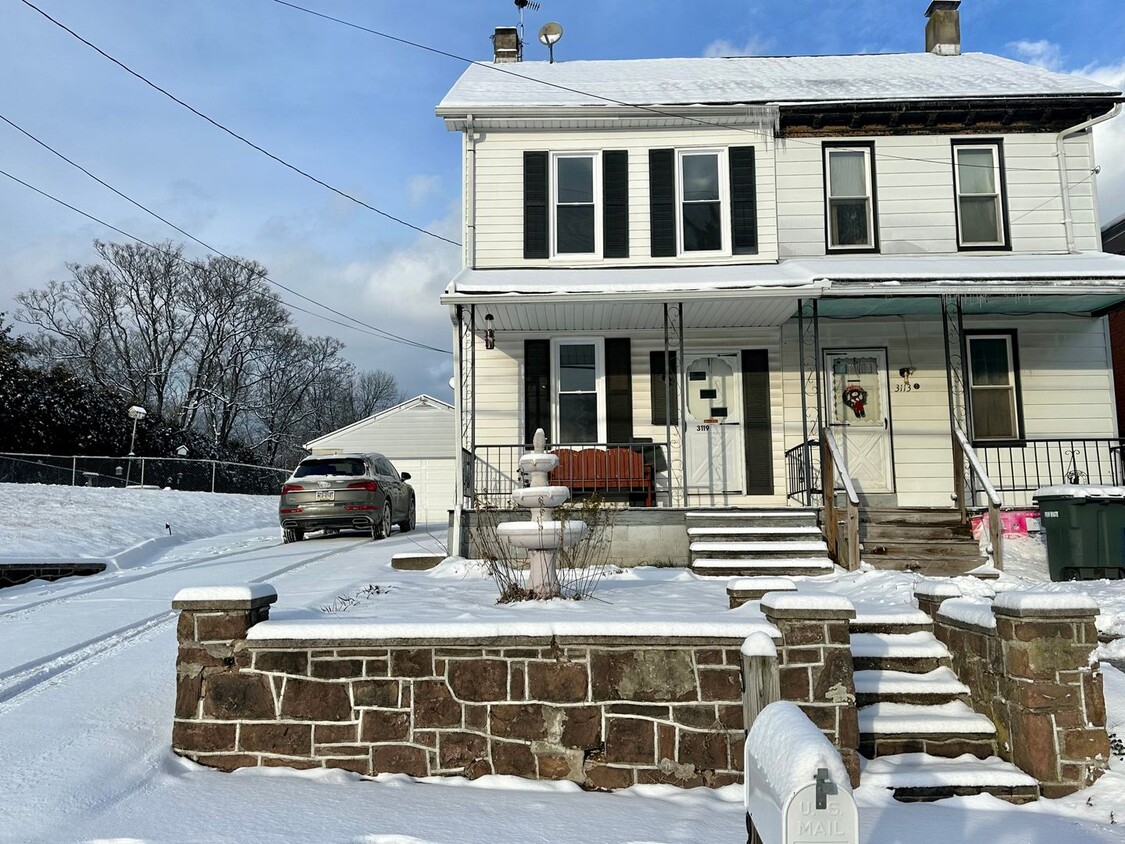 Foto principal - Beautifully Remodeled 3 Bedroom Home in Do...
