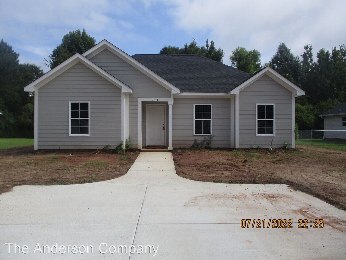 3 br, 2 bath House 114 Twelve Oaks Ct House Rental in Leesburg, GA