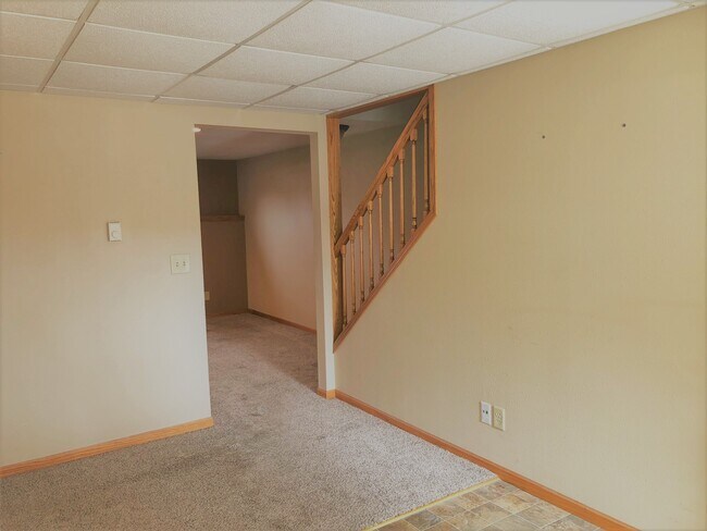 Building Photo - 169 W Paradise Dr