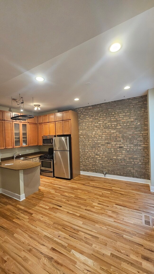 Building Photo - 1411 W Ohio St