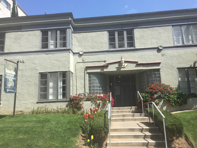 Building Photo - 1052 Tiverton Ave