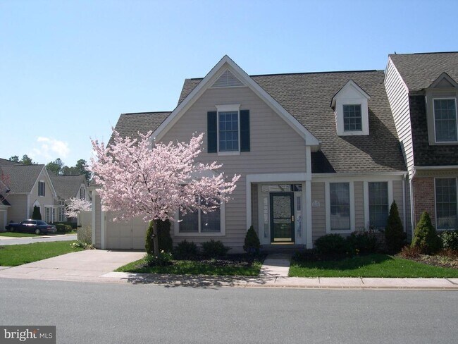 Foto del edificio - 28400 Pinehurst Cir