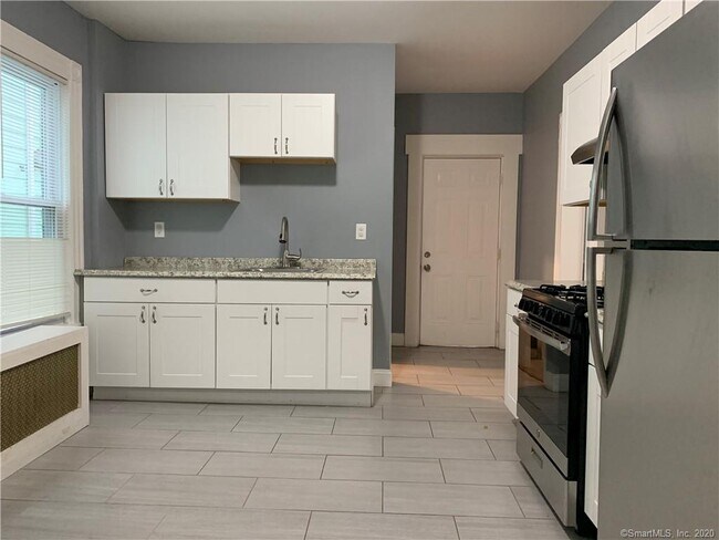 Building Photo - 822 William St