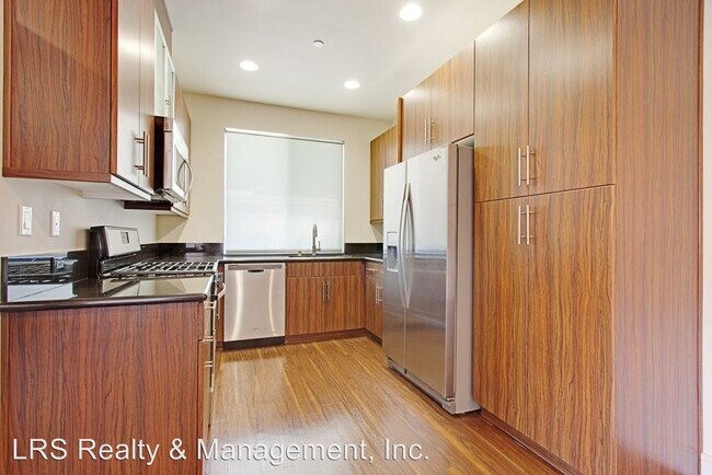 Building Photo - 90 N Oakview Dr