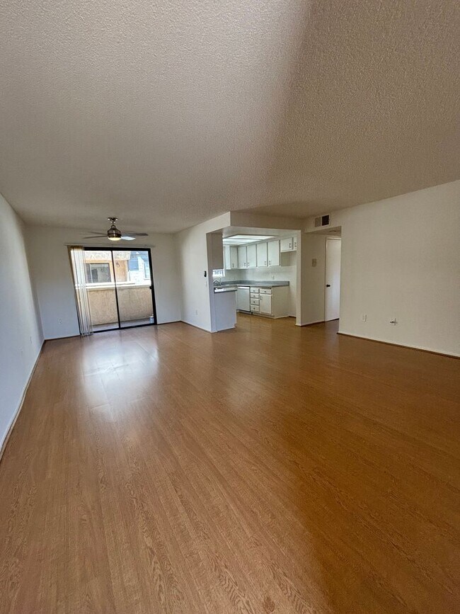 Interior Photo - Orange Grove, 1232-1234