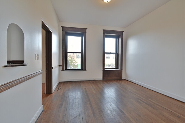 Building Photo - 209 W Fifth Ave