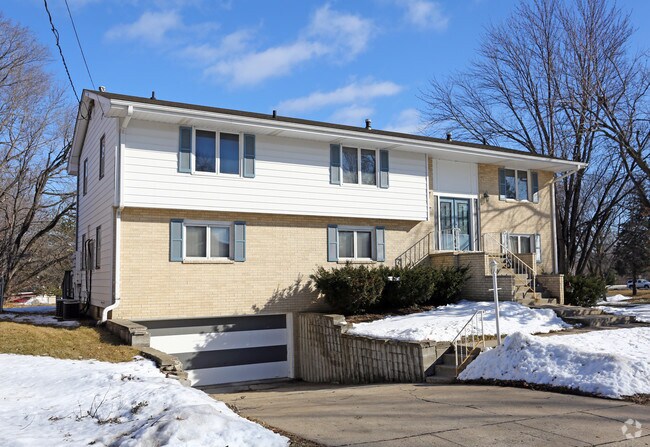 Foto principal - 3805 80th St