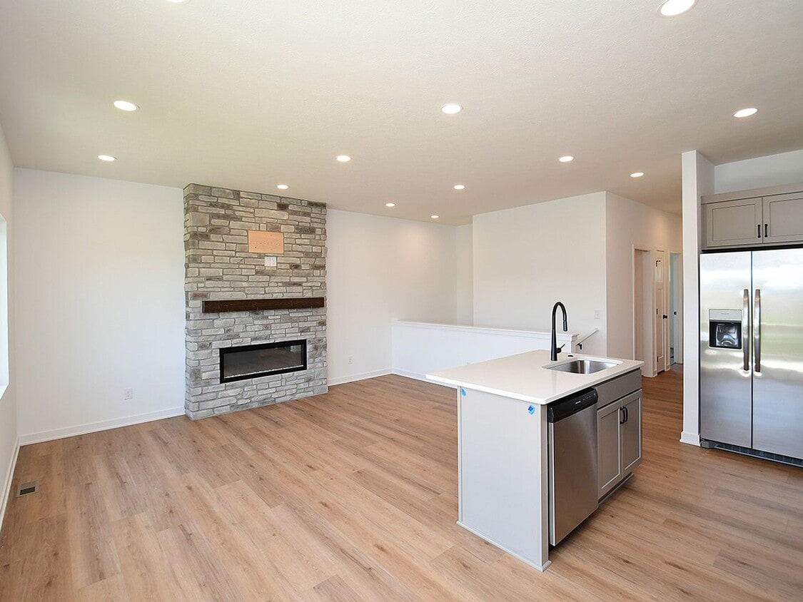 Primary Photo - 14802-14804 Bruning Street
