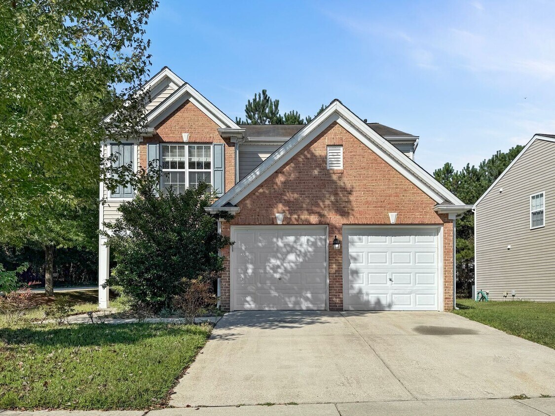 Primary Photo - Stunning 4-bedroom, 2.5-bathroom home loca...