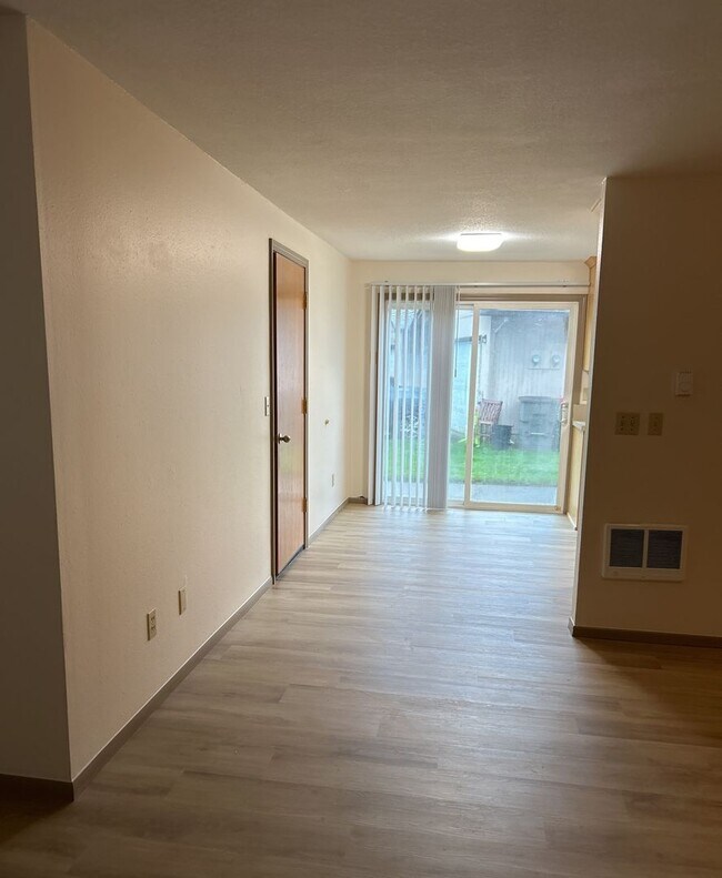 Foto del edificio - 125 NE Kingwood Dr