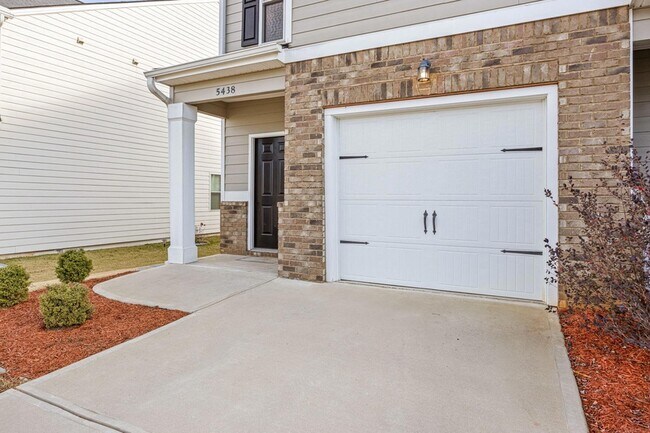 Building Photo - 5438 Thrasher Ln