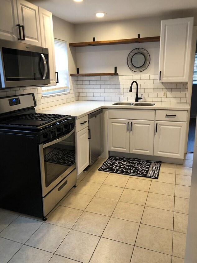 Primary Photo - 3 br, 1 bath House - 431 W 2nd St