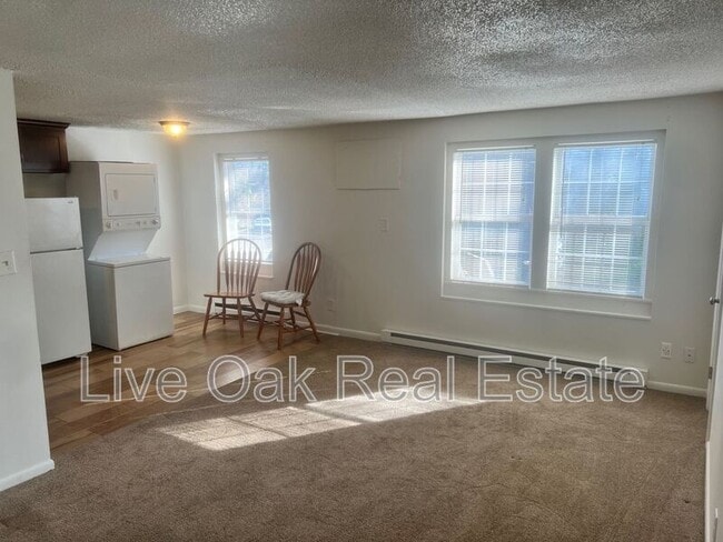 Foto del edificio - 9242 Hickory St