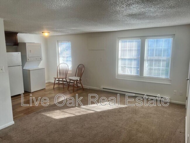 Building Photo - 9242 Hickory St