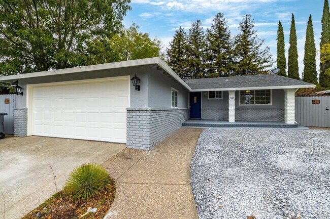 Building Photo - 333 Adobe Dr
