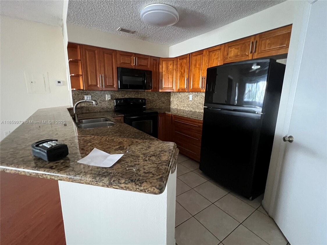 Foto del edificio - 2445 SW 18th Terrace