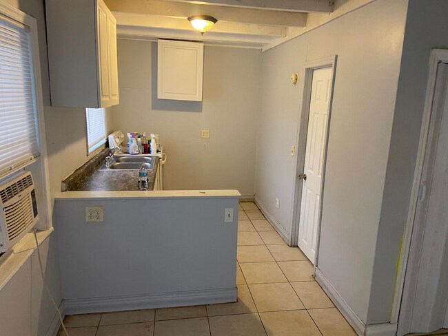 Photo - 132 W 35th St (Riviera Beach, FL) House