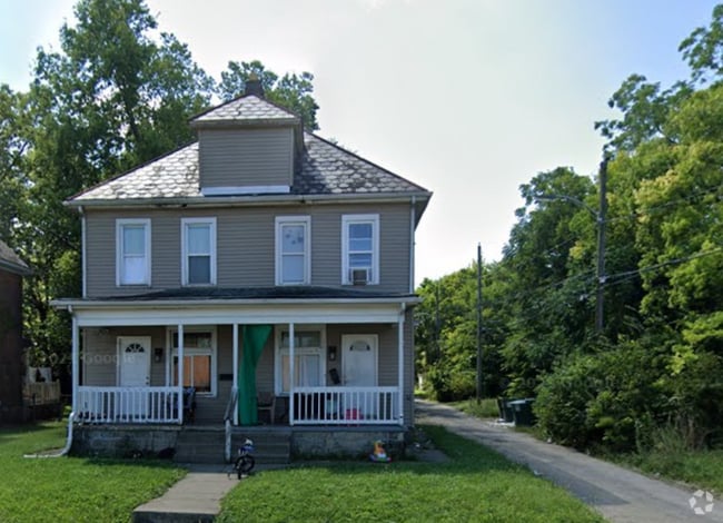 Building Photo - 1455 E Mound St