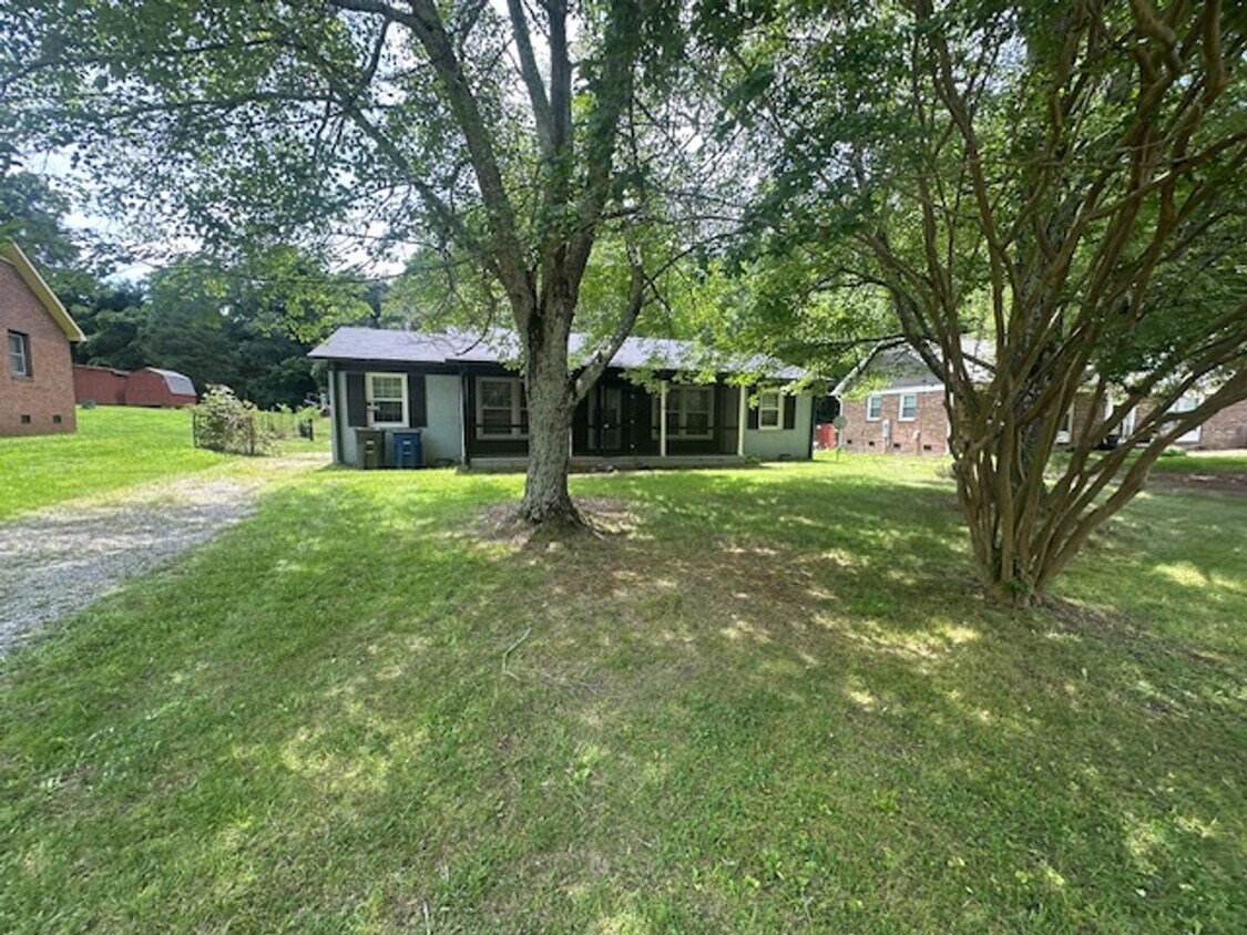 Primary Photo - Spacious 3-Bedroom Home with Great Outdoor...