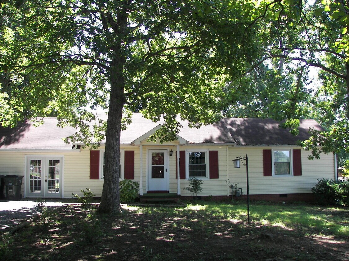 Foto principal - --- Very Nice Ranch Style Home ---