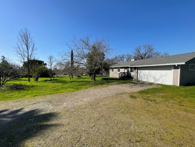 Foto del edificio - Renovated 3br/2ba on Large Lot