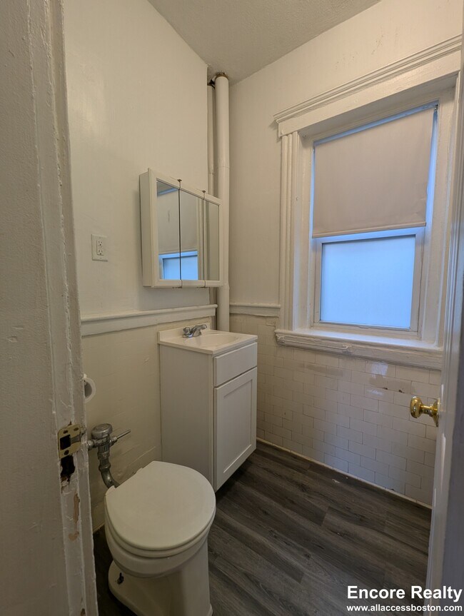 Building Photo - 1185 Boylston St