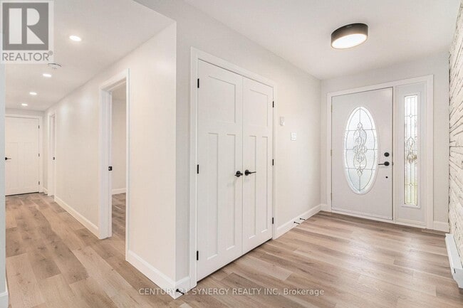 Building Photo - 24 Champagne St