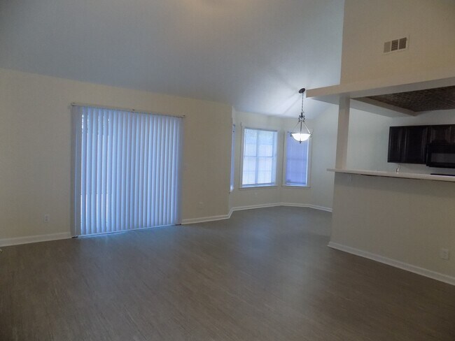 Building Photo - Available end of Julyl!! 4 Bedroom home in...