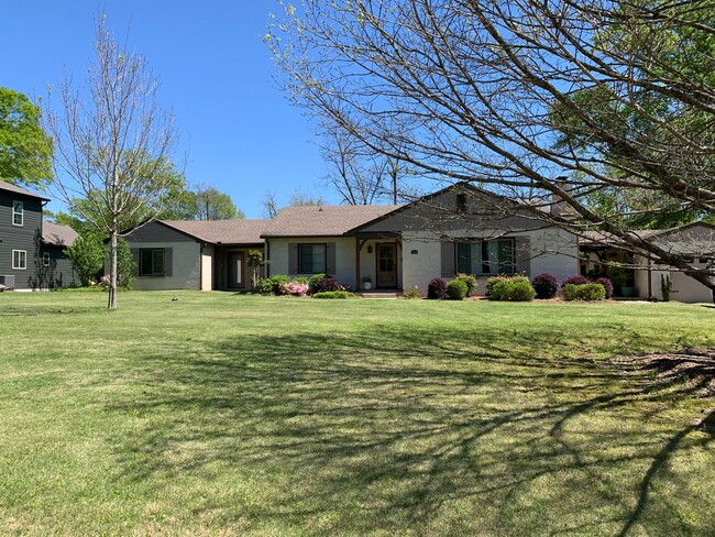 Foto del edificio - Gorgeous and updated home in Heart of Auburn