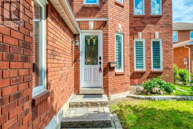 Building Photo - 1097 Grandeur Crescent