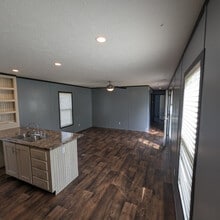 Building Photo - 475 Landis Ln