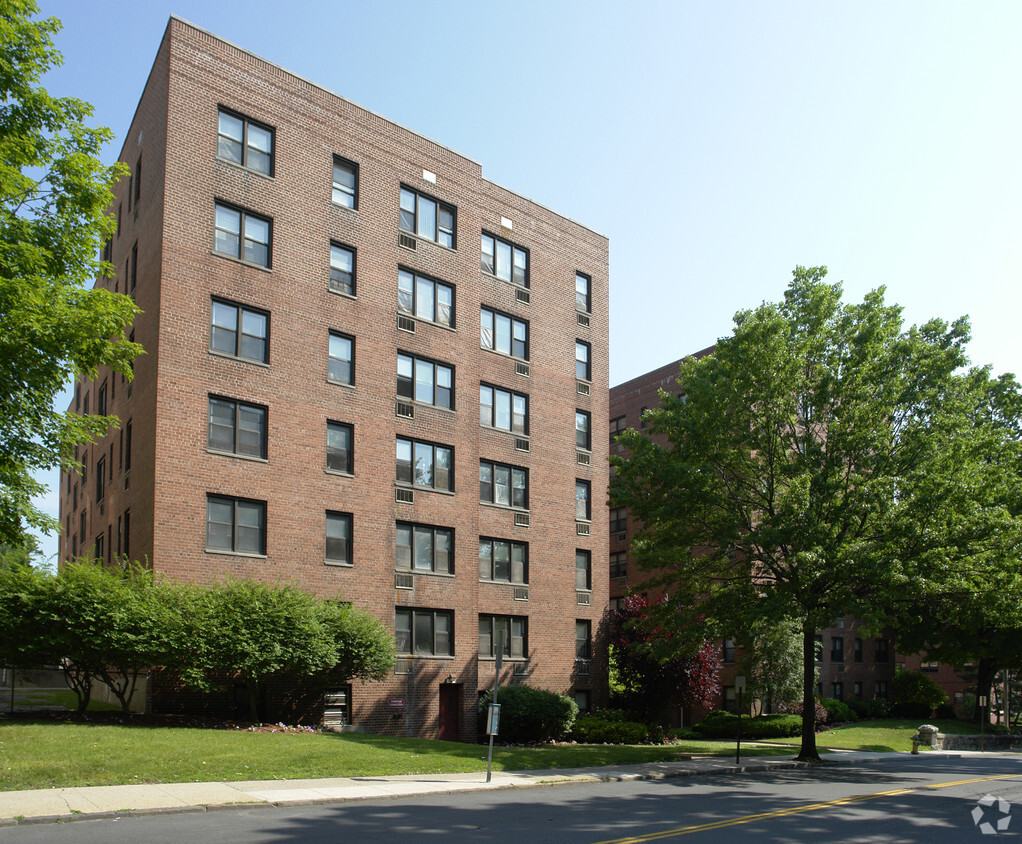 Building Photo - Half Moon Apartments