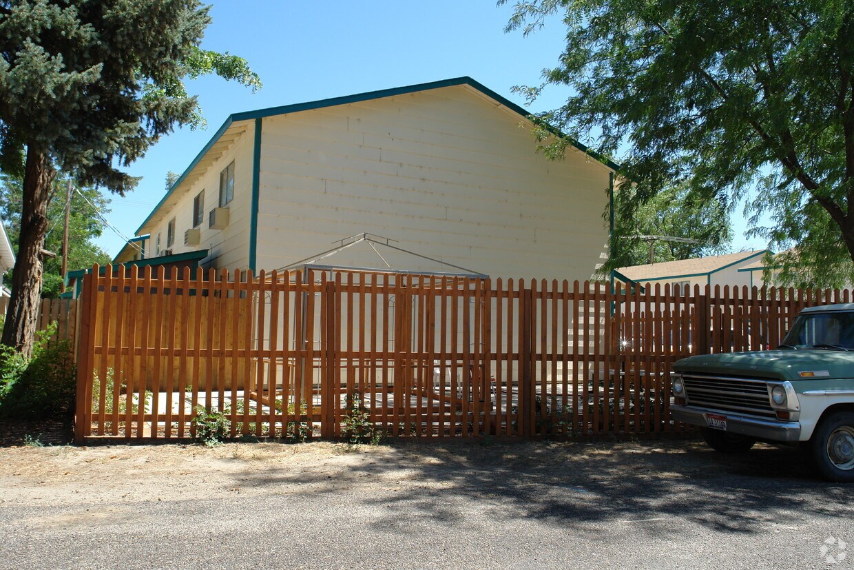 Building Photo - 207 E 33rd St