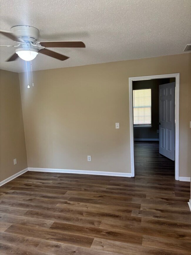 Foto del edificio - 2324 Pine Knoll Terrace