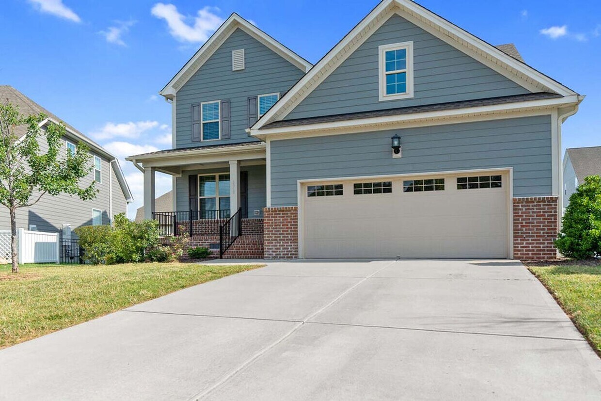 Primary Photo - Gorgeous 4 Bedroom Home in Kitt's Creek Ne...