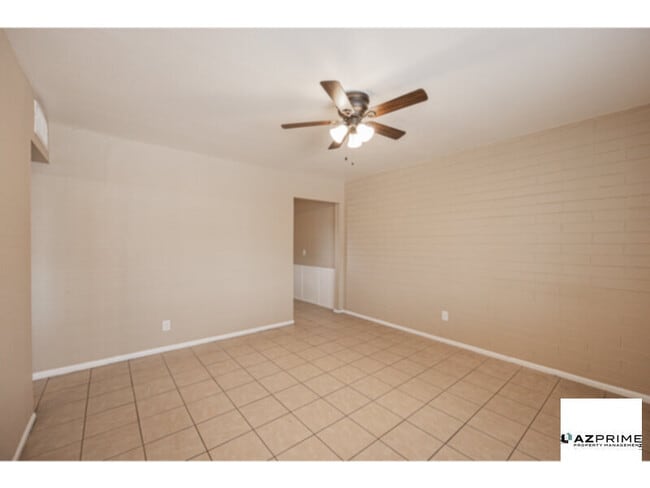Foto del edificio - FREE ONE MONTH RENT MOVE IN SPECIAL!  Modern 1/1 Phoenix Apartment - Stylish &amp; Convenient!