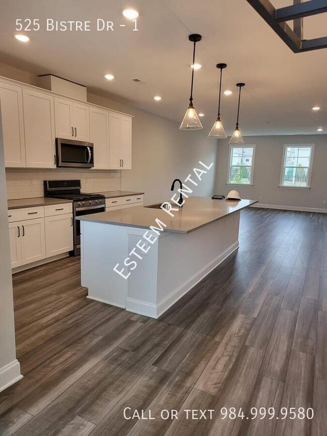 Building Photo - 525 Bistre Dr