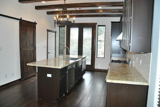 Foto del edificio - 5312 Inker St