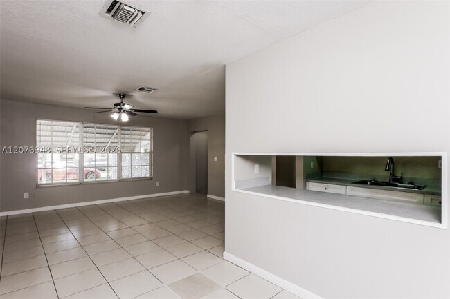 Foto del edificio - 3430 N 72nd Terrace